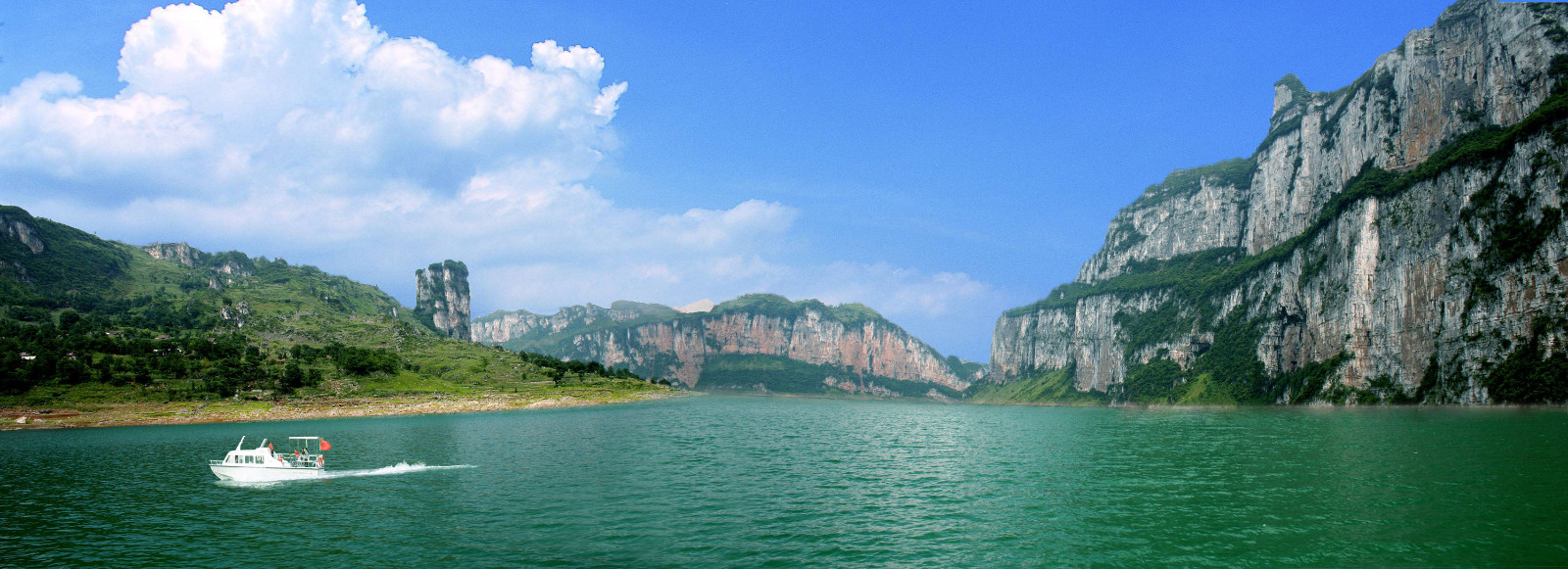 Dongfenghu Lake 