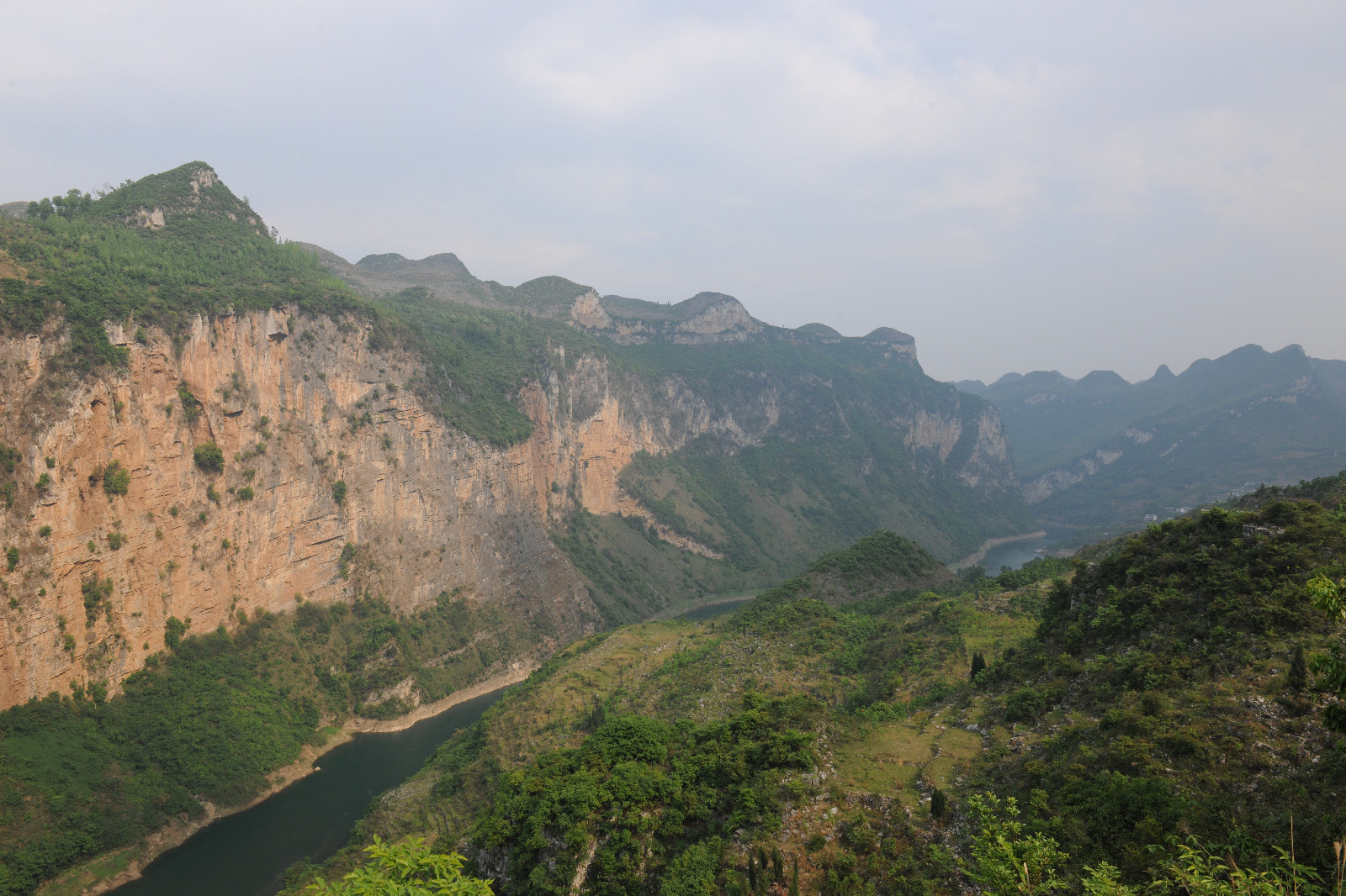 Xiahongyan Gorge 