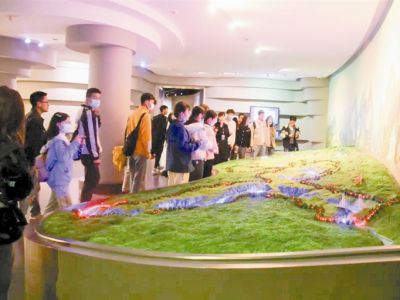 六盘水师范学院地质研学团队走进织金洞 开展地质科普研学活动