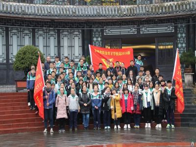 Students from Zhijin Yucai Come to Zhijindong Geopark to Carry Out “Tourism+Education”Activities